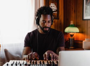 How Independent Artists Can Distribute Their Music With Tunecore