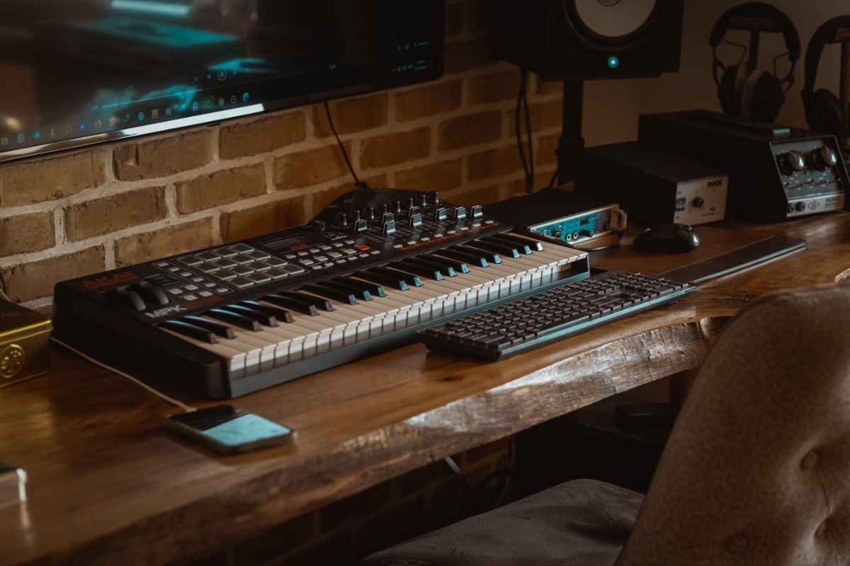 Setting Up a Home Studio for Independent Hip Hop Artists - Beats, Rhymes &  Lists